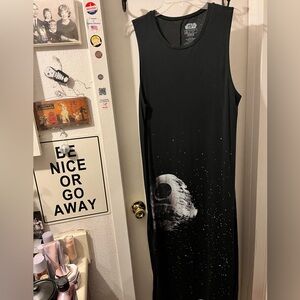 Star Wars- size 2XL- bk maxi w/side slit, Death Star. EUC.